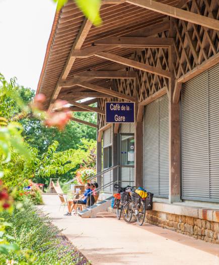 vue sur le café de la gare de médréac