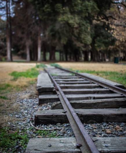 Vue sur les rails de la gare de Médréac