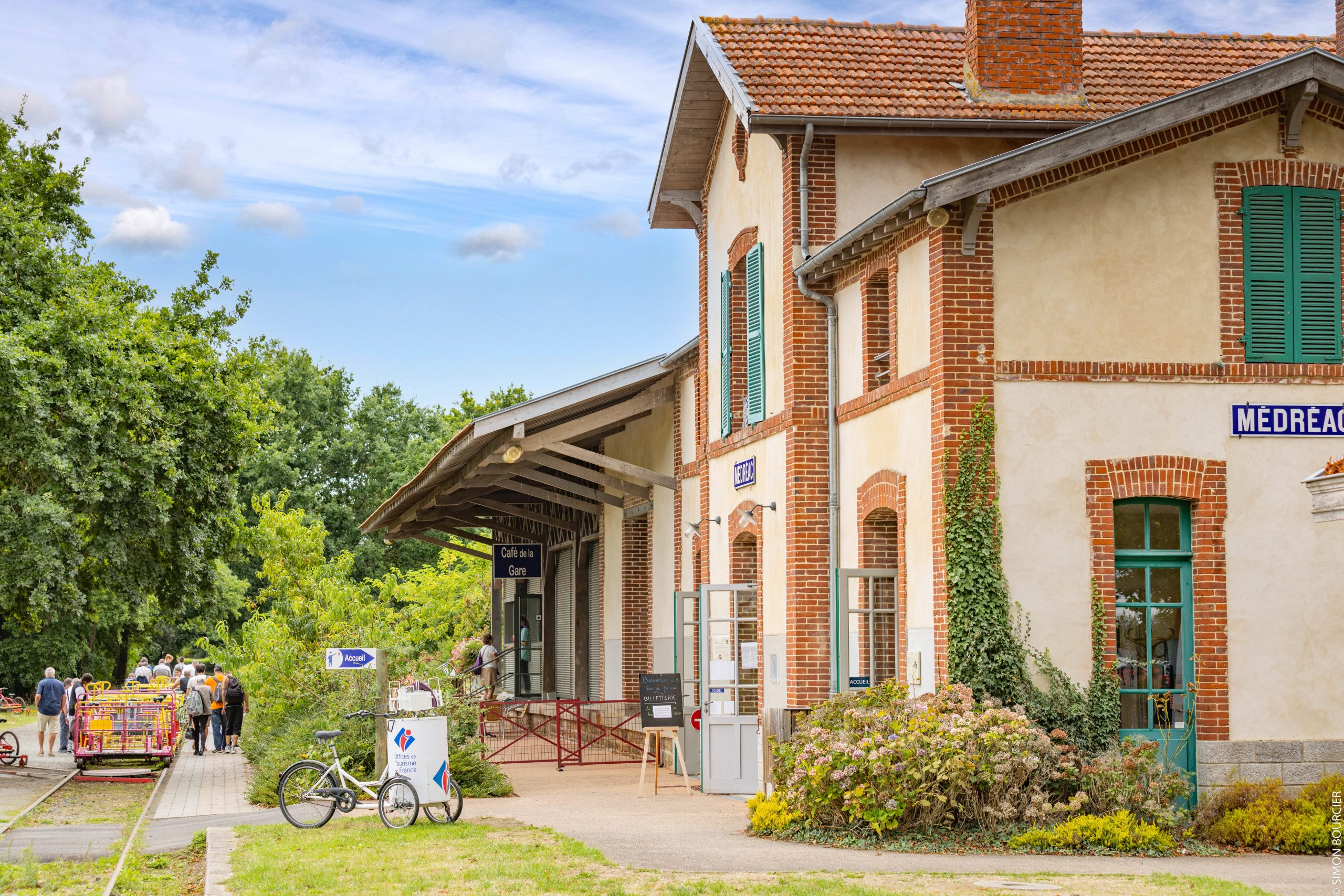 Gare vélo-rail de Médréac extérieur ©Simon Bourcier
